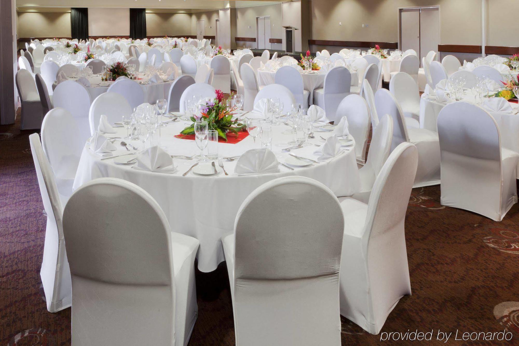 Crown Hotel Port Moresby Restaurant photo
